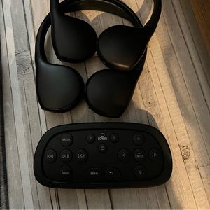 Headphones set and remote for second row chevrolet Tahoe (came from a 2015 ) NEW